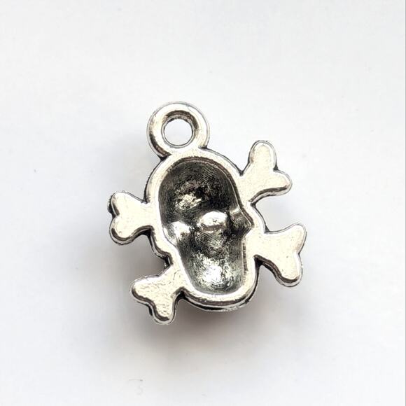 Vintage Silver Tone Skull and Crossbones Mini Pendant Pirate Bracelet Charm - Picture 2 of 3
